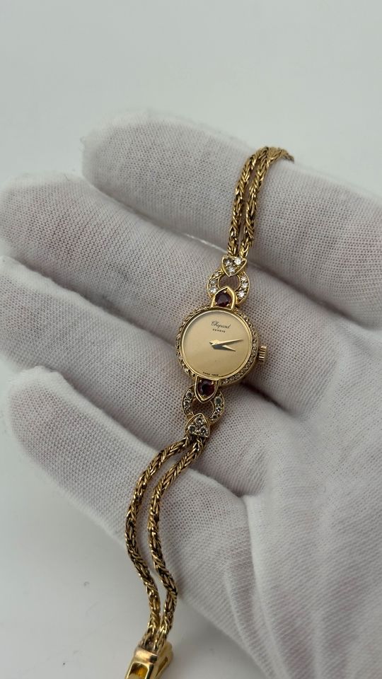 Chopard Damenarmbanduhr 18K Gold mit Diamanten & Rubinen